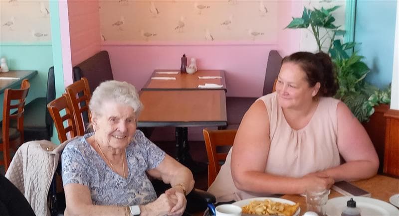 Clients at the restaurant